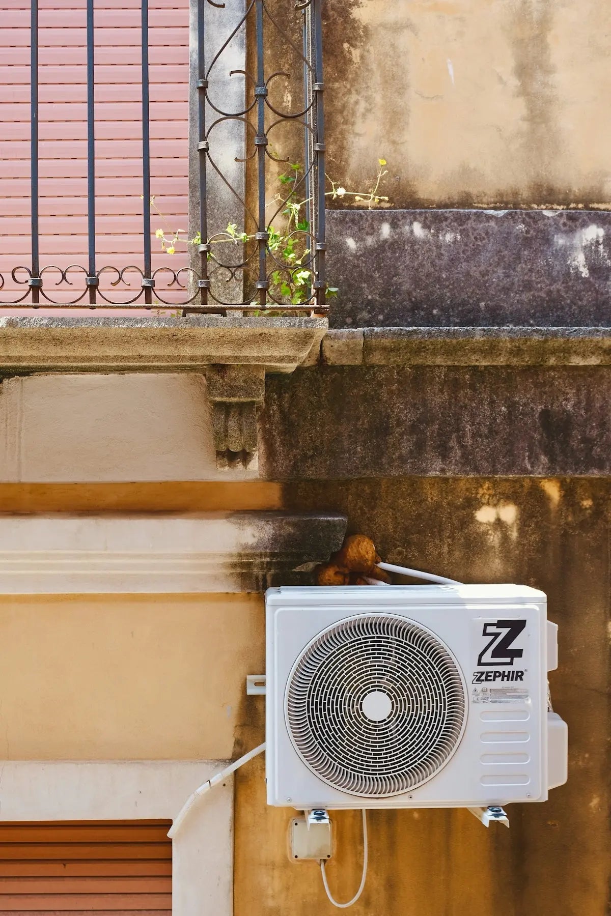 How to Maintain Optimal Humidity Levels with Dehumidifiers